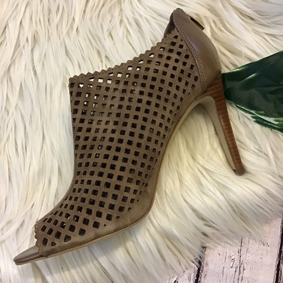 Marc Fisher Peddle peep toe heels size 9 M - Picture 2 of 8